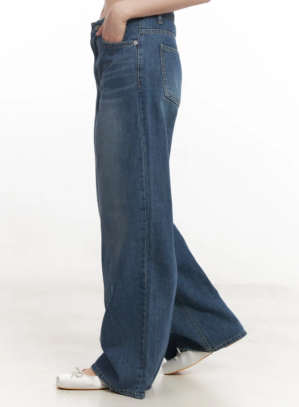 Daya Wide-Leg Bootcut Jeans CA501